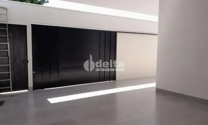 Casa com 3 quartos à venda no Jardim Europa, Uberlândia 