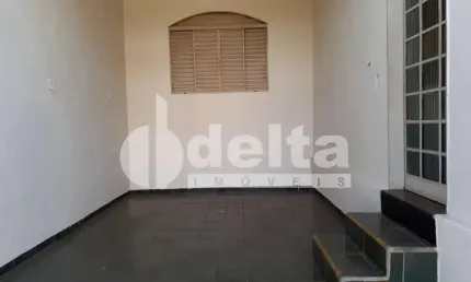 Casa residencial disponível para venda no bairro Brasil em Uberlândia-MG