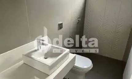 Casa residencial disponível para venda no bairro Novo Mundo em Uberlândia-MG