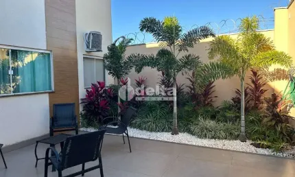 Casa com 3 quartos à venda no Dona Zulmira, Uberlândia 