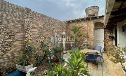Casa residencial disponível para venda no bairro Aclimação em Uberlândia-MG