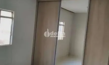 Casa residencial e comercial disponível para venda no bairro Nossa Senhora Aparecida em Uberlândia-MG