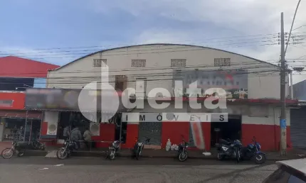 Galpão disponível para venda no bairro Martins em Uberlândia-MG