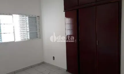 Casa residencial disponível para venda no bairro Custódio Pereira em Uberlândia-MG