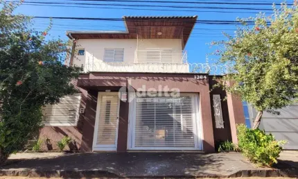Casa residencial disponível para venda no bairro Lídice em Uberlândia-MG
