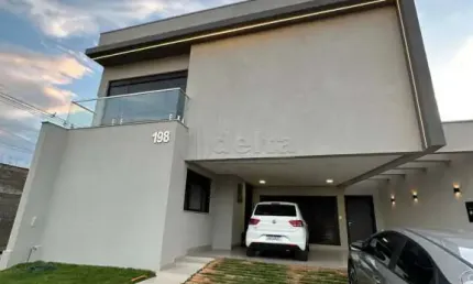 Casa no condomínio Raros Alto Umuarama disponível para venda em Uberlândia-MG