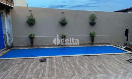 Casa residencial disponível para locação e venda no bairro Pampulha em Uberlândia-MG