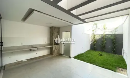 Casa residencial disponível para venda no bairro Santa Rosa em Uberlândia-MG