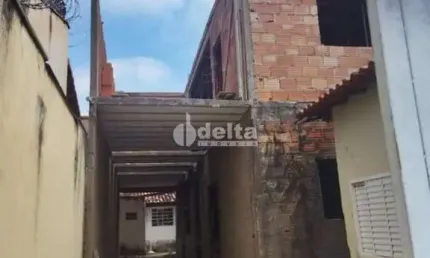 Casa residencial disponível para venda no Bairro Jardim Patrícia em Uberlândia-MG