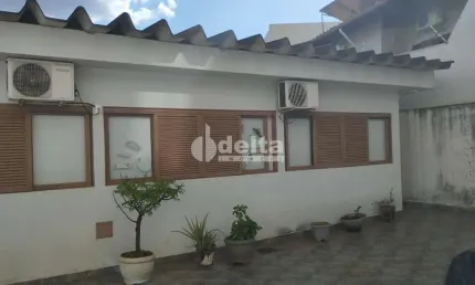 Casa residencial disponível para venda no bairro Lídice em Uberlândia-MG