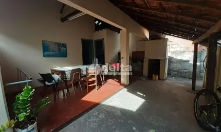 Casa disponível para venda no bairro osvaldo resende em uberlândia-mg