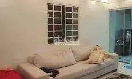 Casa residencial disponível para venda no bairro Jardim Holanda em Uberlândia - MG.