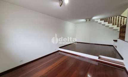 Casa residencial disponível para venda no bairro Lídice em Uberlândia-MG