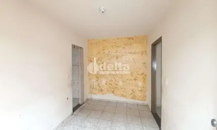 Casa residencial disponível para venda no bairro Brasil em Uberlândia-MG