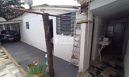 Casa Residencial disponível para venda e locação  no bairro Martins em Uberlândia-MG
