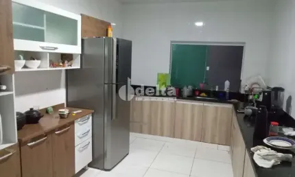 Casa residencial disponível para venda no bairro Jardim Brasília em Uberlândia-MG