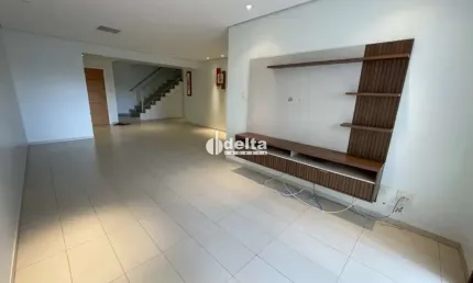 Cobertura disponível para locação no bairro Santa Mônica em Uberlândia-MG