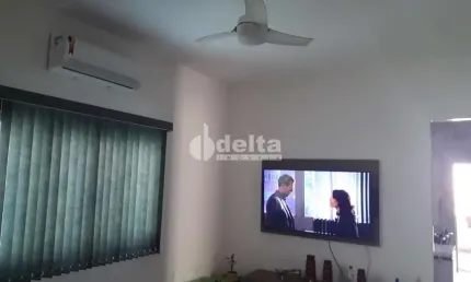 Casa residencial disponível para venda no bairro Nova Uberlândia em Uberlândia-MG