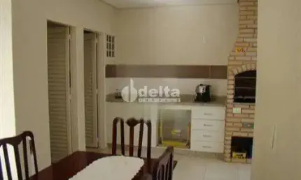 Casa residencial disponível para venda no bairro santa rosa em uberlândia-mg