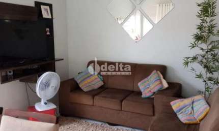 Casa residencial disponível para venda no bairro Lídice em Uberlândia-MG