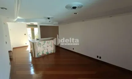 Casa residencial disponível para venda no bairro Vigilato Pereira em Uberlândia-MG