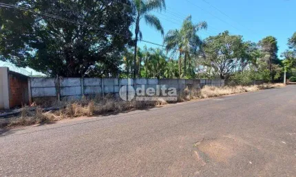 Chácara Residencial disponível para Venda no bairro Mansões Aeroporto em Uberlândia-MG