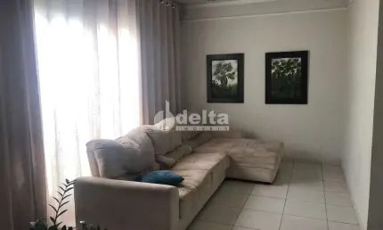 Casa residencial disponível para venda no bairro Mansour em Uberlândia-MG.