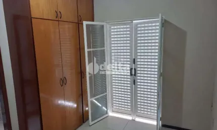 Apartamento disponível para venda no bairro Santa Mônica em Uberlândia-MG