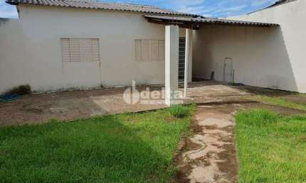 Casa residencial disponível para venda no bairro São Jorge em Uberlândia-MG