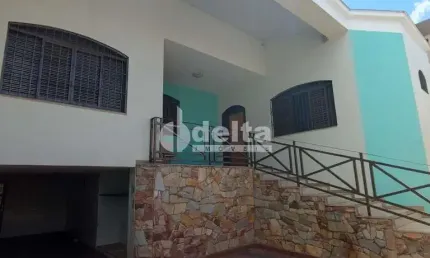 Casa residencial disponível para venda no bairro Tabajaras em Uberlândia-MG