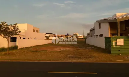 Terreno em condomínio disponível para venda no bairro granja marileusa em uberlândia-mg