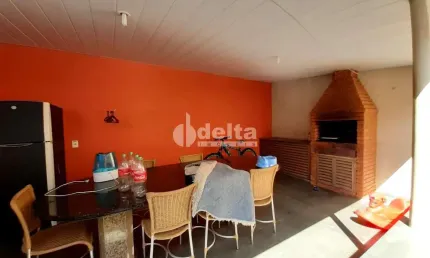Casa residencial disponível para locação e venda no bairro presidente roosevelt em uberlândia-mg