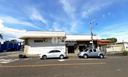 Casa Residencial disponível para venda no bairro Presidente Roosevelt em Uberlândia-MG