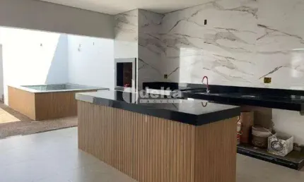 Casa residencial disponível para venda no bairro Laranjeiras em Uberlândia-MG