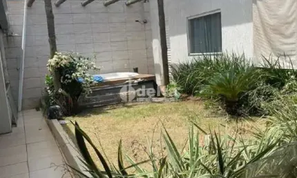 Casa com 3 quartos à venda no Jardim Europa, Uberlândia 