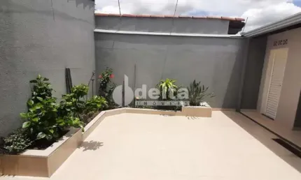 Casa residencial disponível para venda no Bairro Jardim Patrícia em Uberlândia-MG