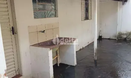 Casa residencial disponível para venda no bairro santa mônica em uberlândia-mg