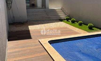 Casa no condomínio Jardins Barcelona disponível para venda em Uberlândia-MG