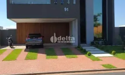 Casa no condomínio Alphaville 2 disponível para venda em Uberlândia-MG