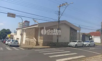 Casa comercial disponível para venda no bairro fundinho em uberlândia-mg