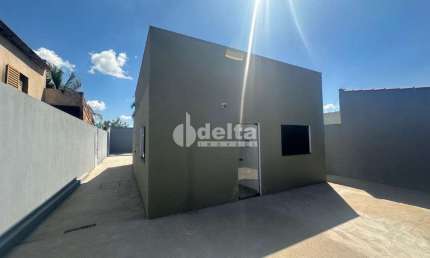 Casa residencial disponível para venda no bairro Taiman em Uberlândia-MG