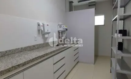 Prédio Comercial disponível para Venda  no bairro Osvaldo Rezende em Uberlândia-MG