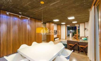 Casa no condomínio Paradiso Ecológico disponível para venda em Uberlândia-MG