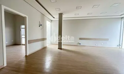 Casa comercial disponível para locação/venda no bairro centro em uberlândia-mg