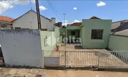 Casa residencial disponível para venda no bairro Nossa Senhora Aparecida em Uberlândia-MG