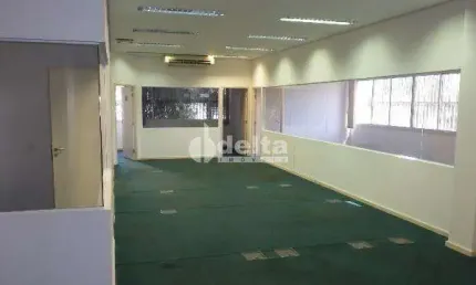Sala disponível para venda no bairro Tabajaras em Uberlândia-MG