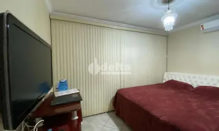 Casa residencial disponível para venda no Bairro Jardim Patrícia em Uberlândia-MG