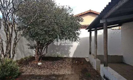 Casa residencial disponível para venda no bairro Laranjeiras em Uberlândia-MG