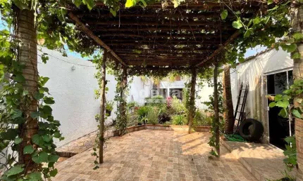 Casa residencial disponível para venda no bairro Jardim Brasília em Uberlândia-MG