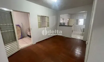 Casa residencial disponível para venda no bairro Laranjeiras em Uberlândia-MG